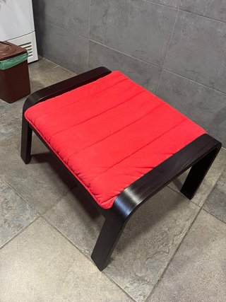 Sillón Poäng Ikea Rojo y Negro y reposapiés juego