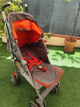 Silla de paseo McLaren Techno XT gris y coral.