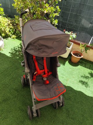 Silla de paseo McLaren Techno XT gris y coral.