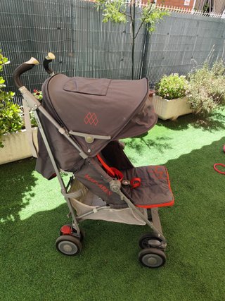 Silla de paseo McLaren Techno XT gris y coral.