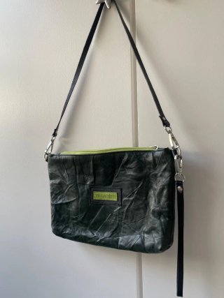 NUEVO. Bolso de piel verde
