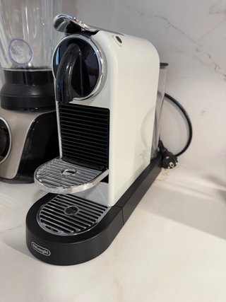 Cafetera Nespresso DeLonghi Blanca