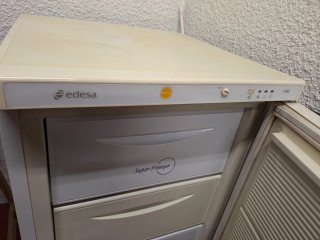 Congelador vertical Edesa