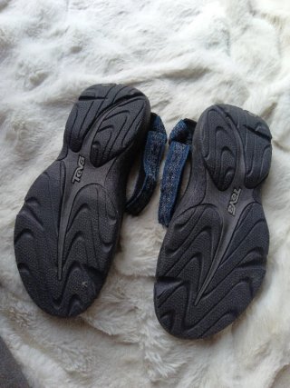 Sandalias Teva Negras y Azules