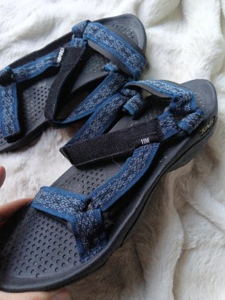 Sandalias Teva Negras y Azules