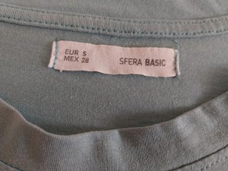 Camiseta sin mangas azul con botones