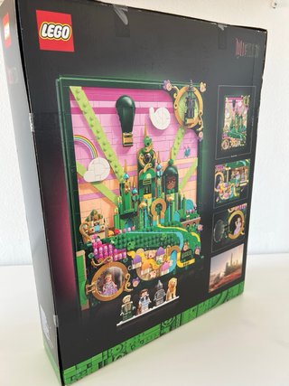 LEGO Wicked Emerald City Wall Art 75685