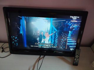 Televisión TCL 32 Negra y soporte pared y mando