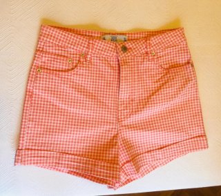 Shorts de cuadros rosa y blanco