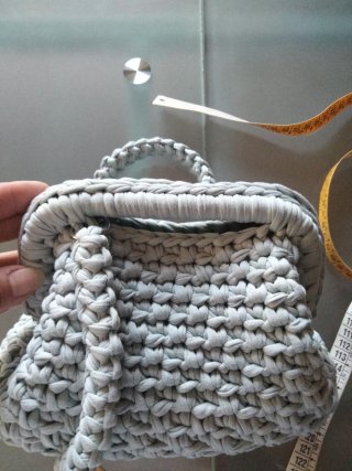 Clutch grigio con tracolla