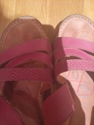 Sandalias rosas de tiras