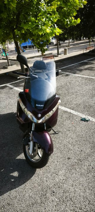 Suzuki Burgman Granate Automática