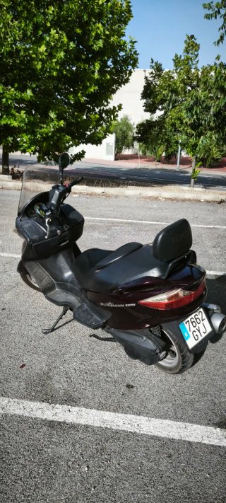Suzuki Burgman Granate Automática
