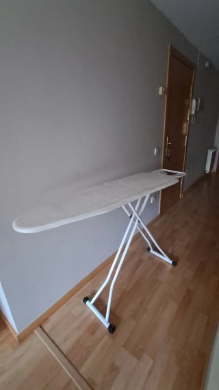 Tabla de planchar blanca