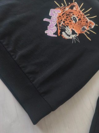 Sudadera negra con estampado de leopardo T8