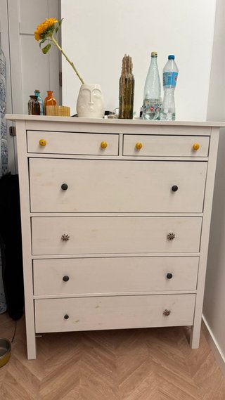 Cómoda blanca de madera Ikea