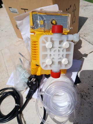 Bomba Dosificadora Athena 220V. 20W. Sin estrenar.
