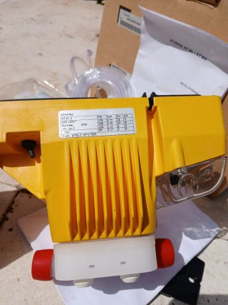 Bomba Dosificadora Athena 220V. 20W. Sin estrenar.