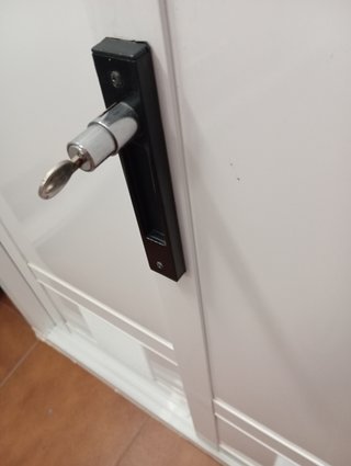 VENTANA CORREDERA CIEGA CON CERRADURA