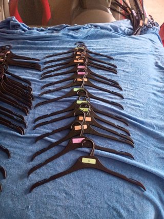 Perchas de plástico para ropa de adulto