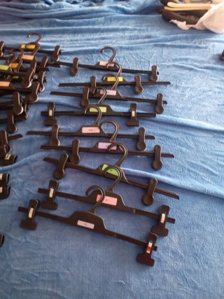 Perchas de plástico para ropa de adulto