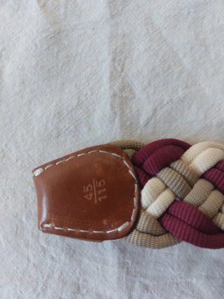 Cinturones trenzados de cuero y tela flexibles.
