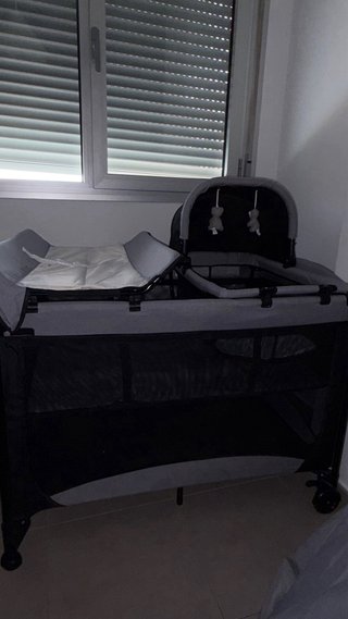 Cuna de viaje evolutiva negra