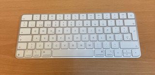 Teclado mac inalambrico. Impecable, ni un solo uso