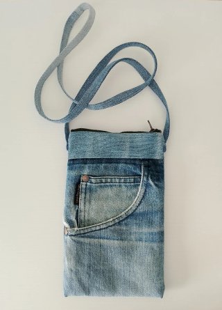 Borsa in jeans azzurro con tracolla e tasche 14x23