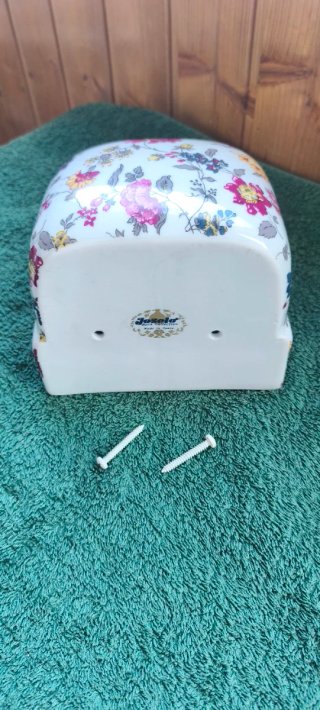 Perchas, pomos y portarrollos baño florales
