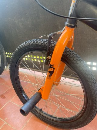 Bicicleta BMX Negra y Naranja