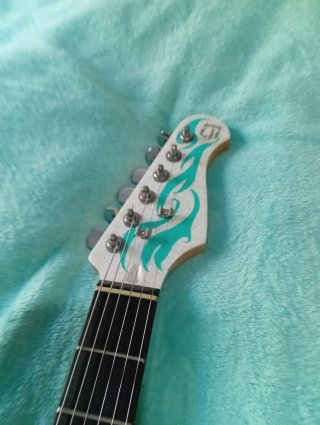 Guitarra Eléctrica LKE ST ARTIC