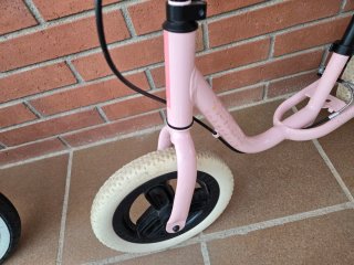 Bicicleta de equilibrio rosa