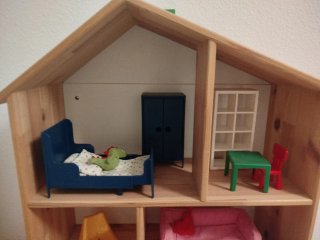 Casita de madera IKEA con muebles