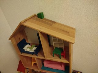 Casita de madera IKEA con muebles