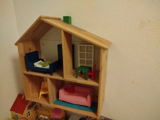 Casita de madera IKEA con muebles