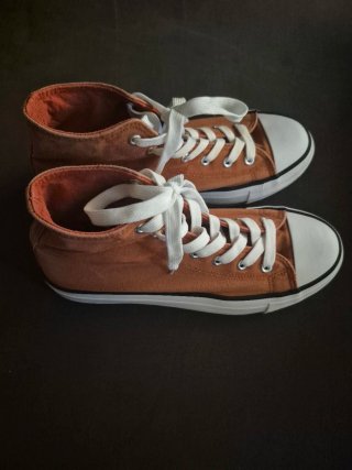 Zapatillas de bota altas naranjas estilo converse