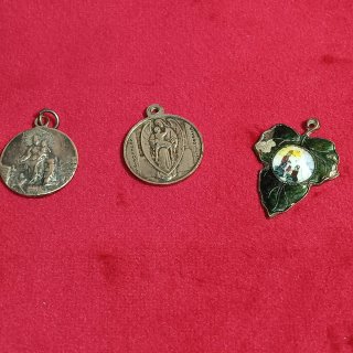 Lotto 9 medagliette religiose vintage