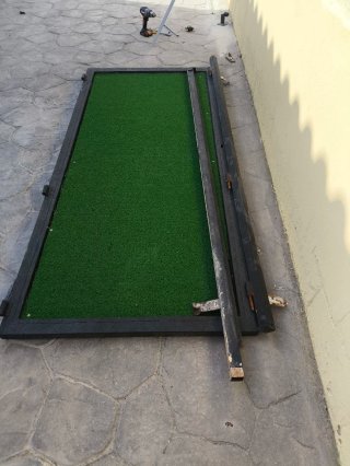 Puerta (pequeña) metálica exterior