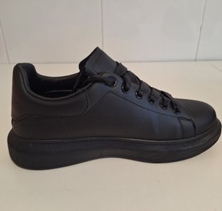 Zapatillas deportiva hombre T-42 negras SEMINUEVAS