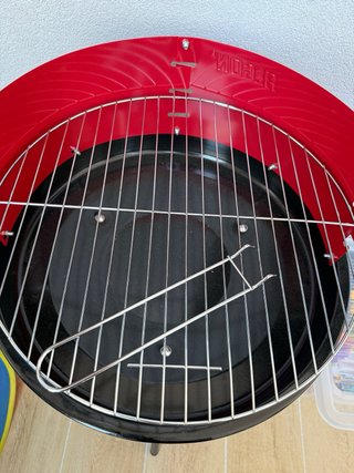 Barbacoa nueva roja y negra