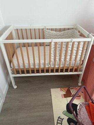 Cuna de bebé de madera y blanco( usada como nueva)