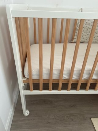 Cuna de bebé de madera y blanco( usada como nueva)