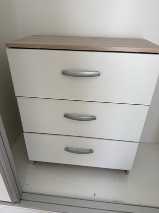 Cómoda blanca y madera