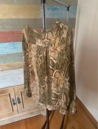 Blusa estampado serpiente