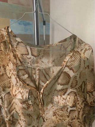 Blusa estampado serpiente