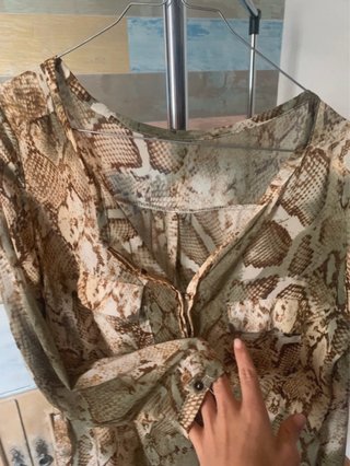 Blusa estampado serpiente
