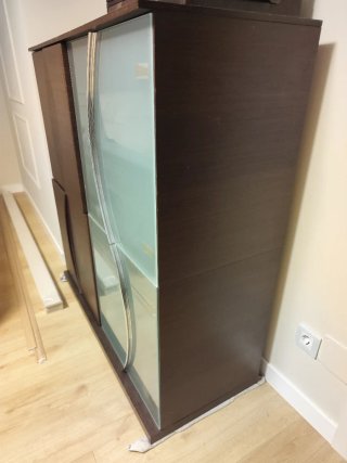 Mueble Vajillero Benge Madera y Cristal