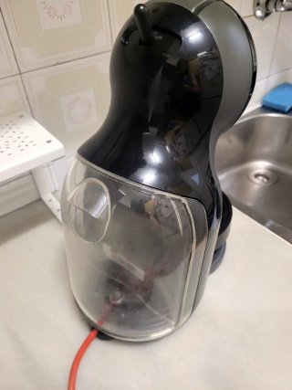 Cafetera Dolce Gusto DeLonghi Negra