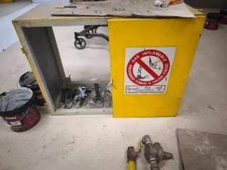 Tuberías de gas con manómetro y regulador